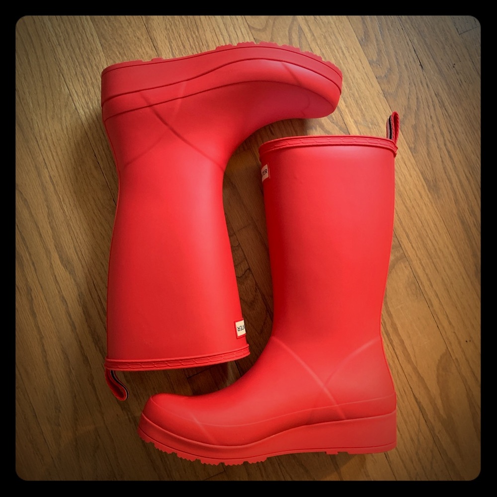 NIB Hunter Play Tall Rain Boot, Logo Red